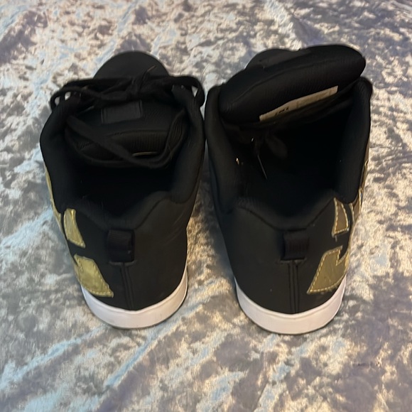 Sneakers - Picture 3 of 8